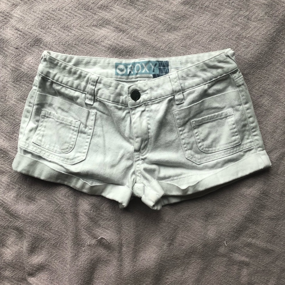 JEAN SHORTS. Roxy white jean shorts size 7